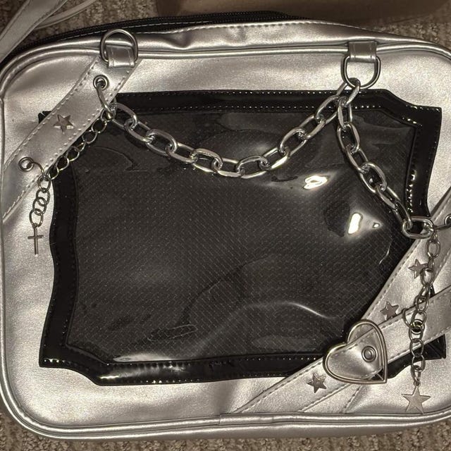 grape　輸入品　レア　デザイナーズブランド　y2k　faithtokyo　黒 Rock Punk Ita Bag, Y2K Gothic Window Display Handbag, Rivet Chain