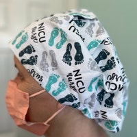 OP-Mütze (Scrub Cap) Mit Haargummi – Cartoon-Sushi Design, Mit Knopf & Schweißband, Aus Polyester