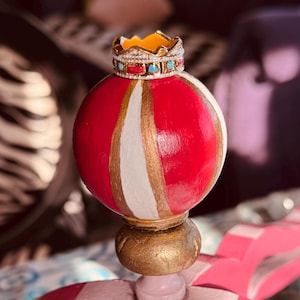 FAMOUS CROWNS 王族 キング＆クイーン クラウン ティアラ マルディグラ
