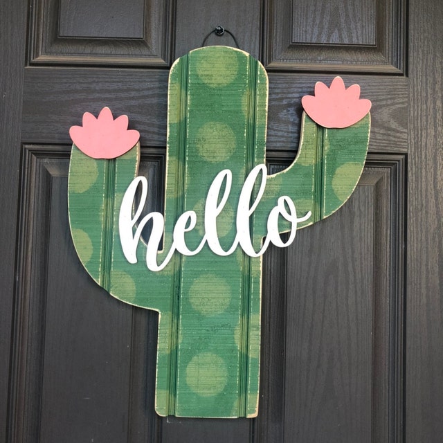 Colgante de puerta de cactus, Decoración de la puerta principal, Signo  hola, Letrero de la puerta hola, Decoración del suroeste, Letrero de madera  rústica, Letrero de Shiplap, Suculenta decoración de saguaro 