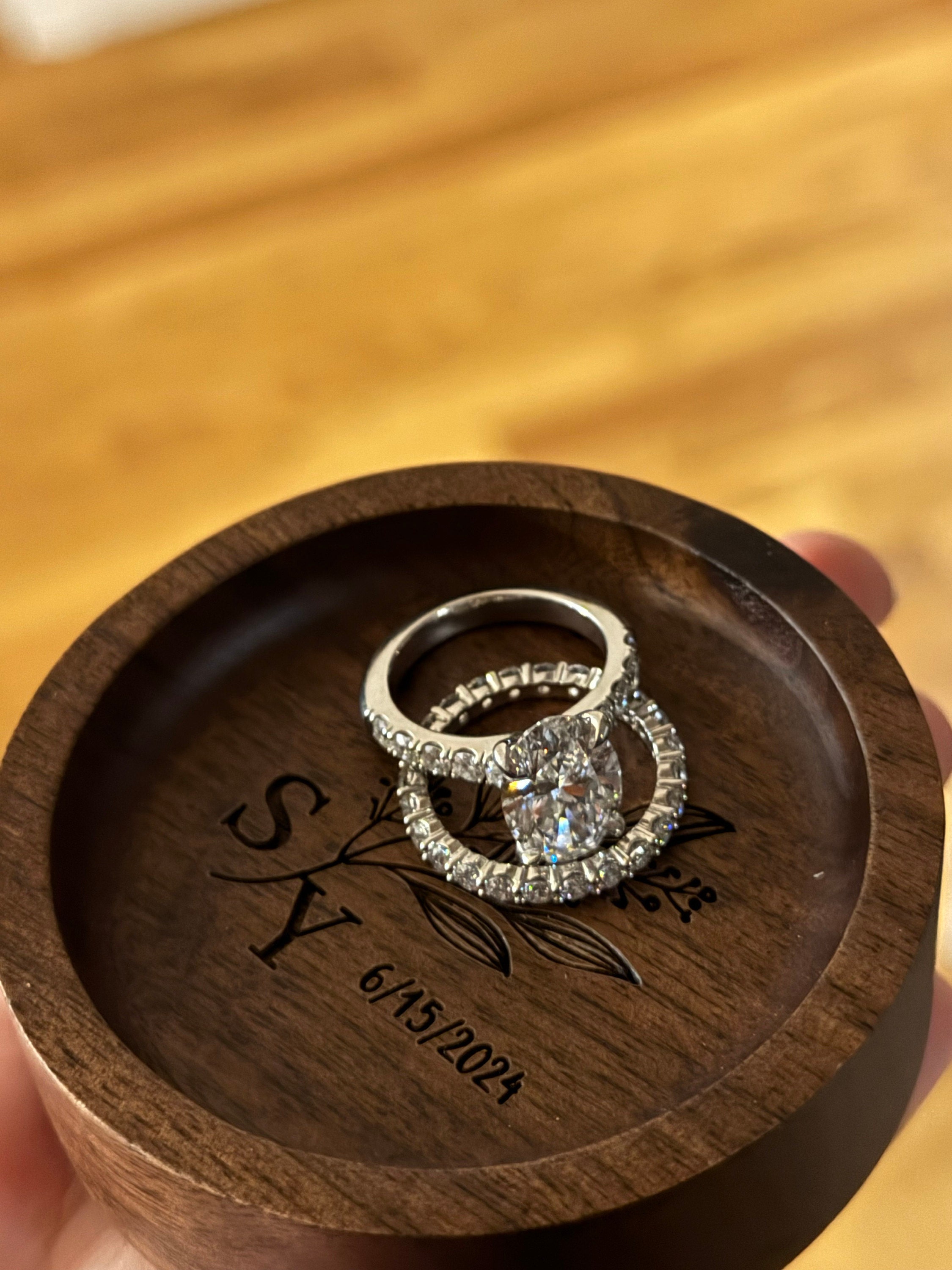 Custom Round Wood Ring Dish, Engagement Ring Holder, Personalized Wedding Ring Dish, Wedding Gift, 5th Anniversary Gifts, Gifts for Newlywed