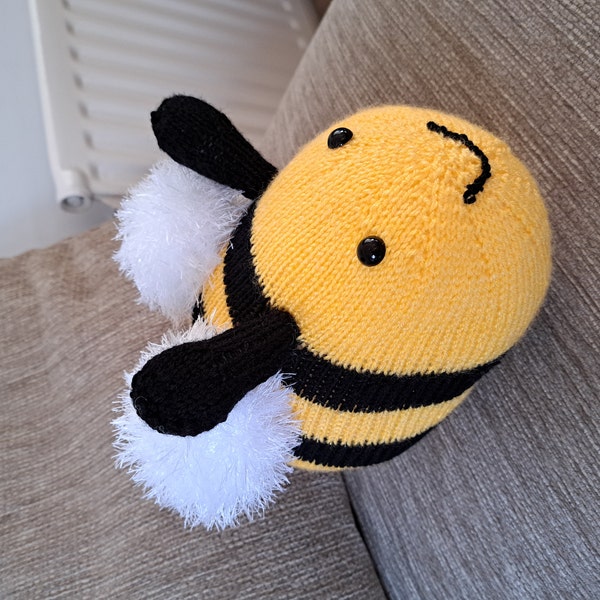 Bonnie the Bumble Bee Knitting Pattern *DIGITAL DOWNLOAD* - Etsy