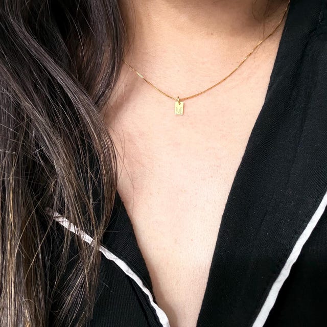 Personalized Gold Initial Tag Necklace – 14K Gold Dainty Letter