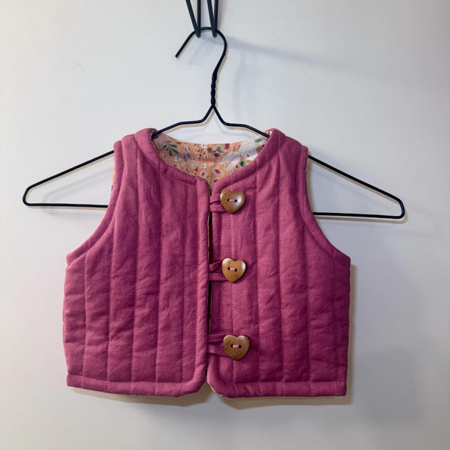アッシュベスト - PDF縫製パターン | 子供用キルティングベスト（0～3