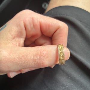 Custom Men's Leaf Wedding Band, Vintage 5mm Width in Solid Yellow Gold, Nature Inspired Engagement Ring for Him, Personalized Wedding Ring