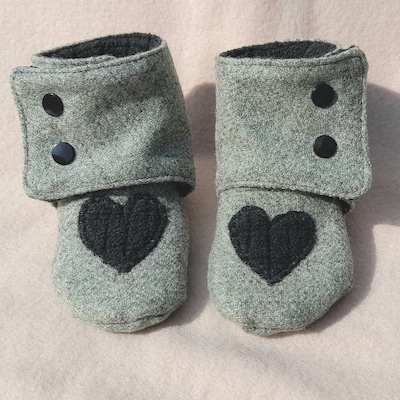 Maggie's Stay-on Baby Booties Sewing Tutorial Printable PDF Baby Sewing ...