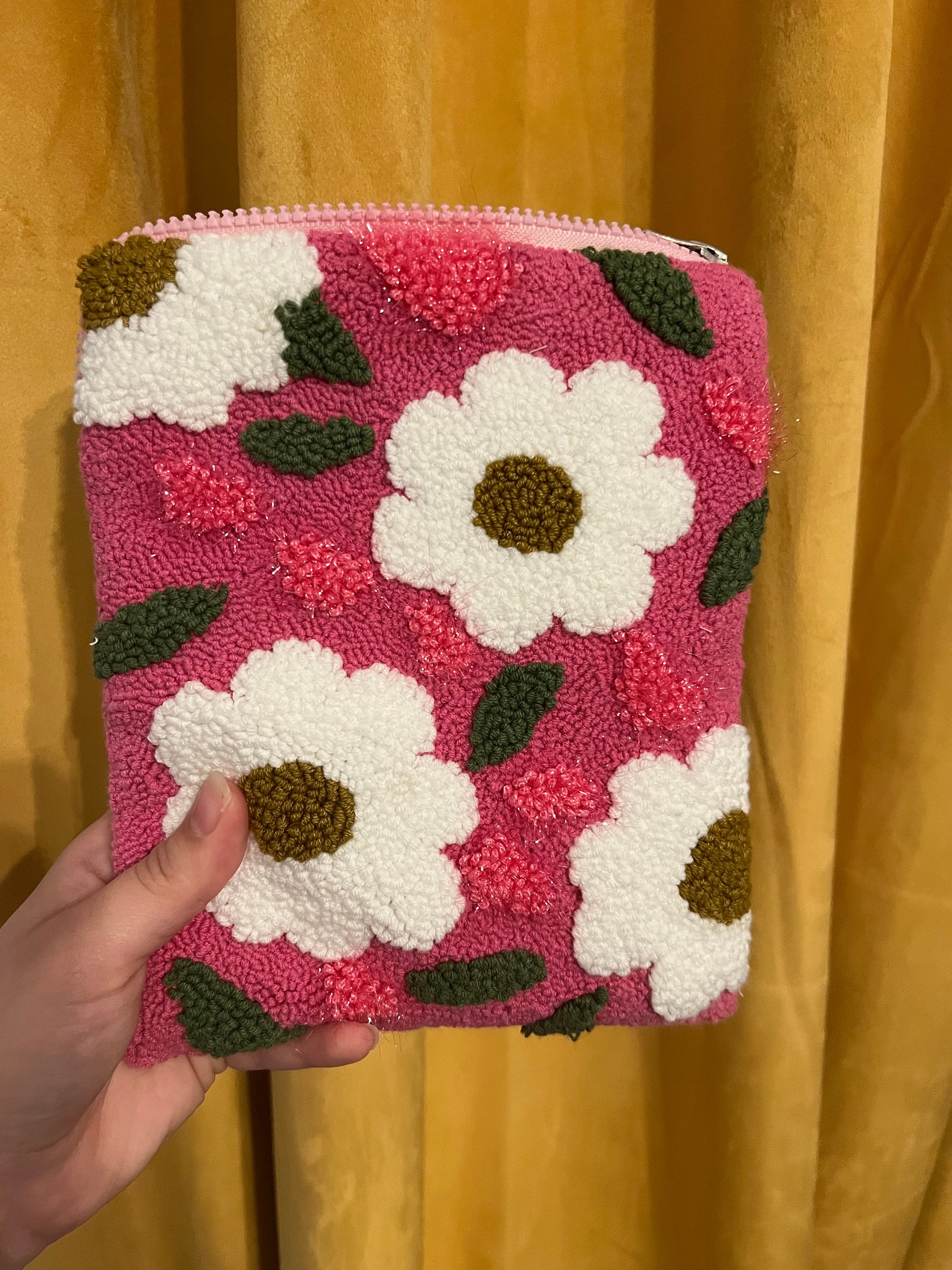 Daisies Kindle cover - kindle paperwhite case - Fabric book cover - Personalized kindle sleeve - Oasis case - kindle accessories gift