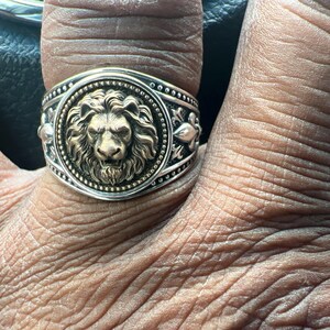 Lion Head Band Ring with Fleur De Lis, Men's Best comfort fit Signet Ring, Leo Zodiac Sign, Leo Astrology, Animal Jewelry Accessories