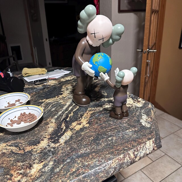 KAWS THE PROMISE フィギュアセット Replica KAWS 'the Promise' Figure Statue - Hypebeast Decor