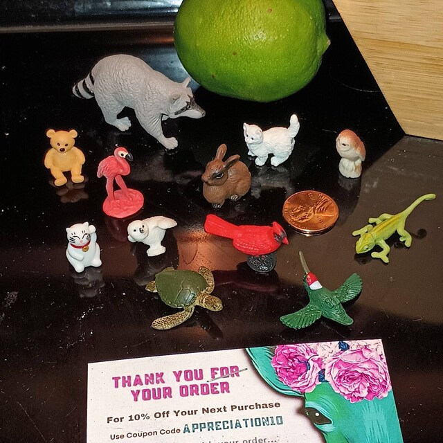 Safari Ltd. Mini-Obst & Gemüse Figuren – 8-teiliges Set | Ungiftig, BPA-frei | Für Kinder Ab 3 Jahren