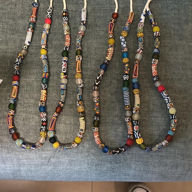 トレードビーズ　アフリカ　希少　レア　貴重　グリーン　ブラック　オレンジ フェアトレードビーズ 45個 - ガーナ産ガラスビーズ - アフリカ産