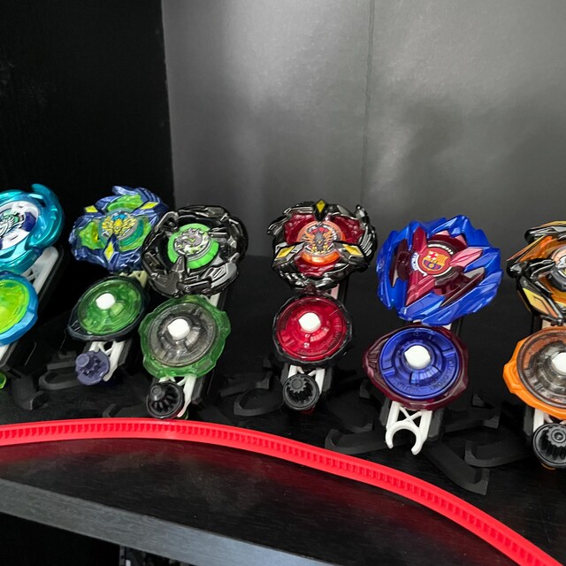 エレベートディスプレイスタンド [3個パック] ベイブレードX対応