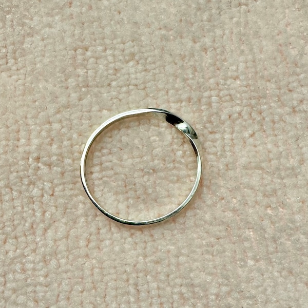 Mobius Ring Stack Slim Mobius Ring in Recycled Sterling Silver - Skinny Mobius Stackable ...