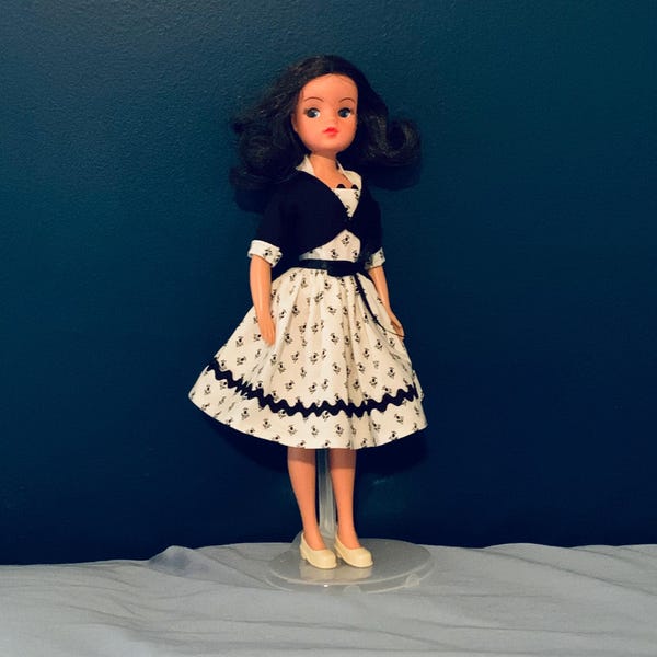 Ensemble fait main pour poupées sindy et tammy. vêtements