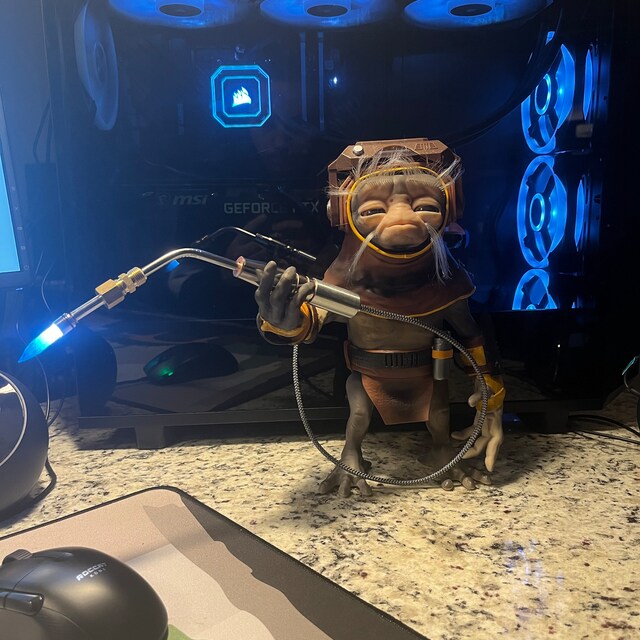 Babu Frik Blowtorch は、ディズニー スター ウォーズ ギャラクシーズ