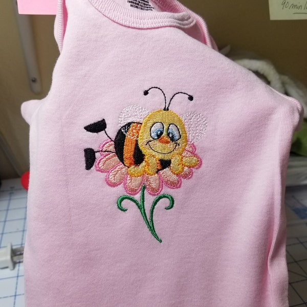 Spring Time Bee Floral Flowers Animal Machine Embroidery Designs Pack ...