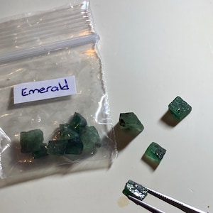 Lot De 20 Carats D'émeraudes Brutes De Zambie - Naturelles, Non Traitées, Vert Intense