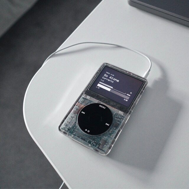 Apple iPod Classic - 第 5 世代、クリア+ブラック (3000 mAh