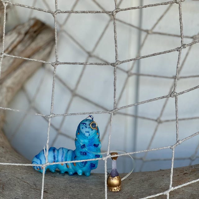 不思議の国のアリスのミニチュア「青い芋虫」サザーランド作 - Etsy 日本