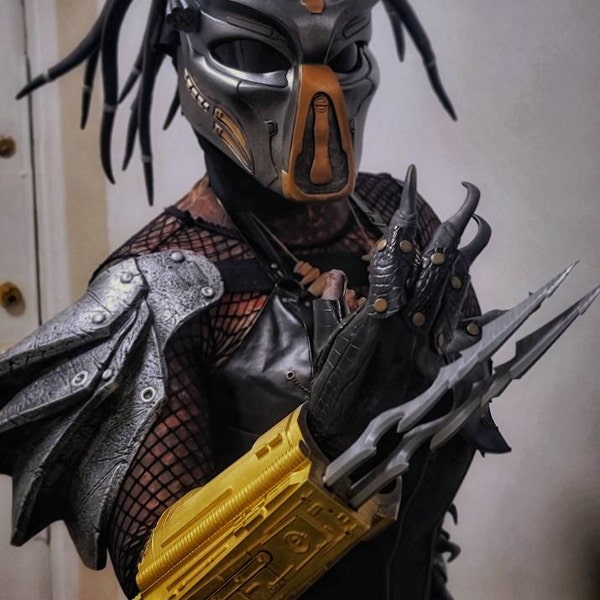 Predator Gauntlet Forearm - Bomb Selfdestruction Cummunicator (3D ...