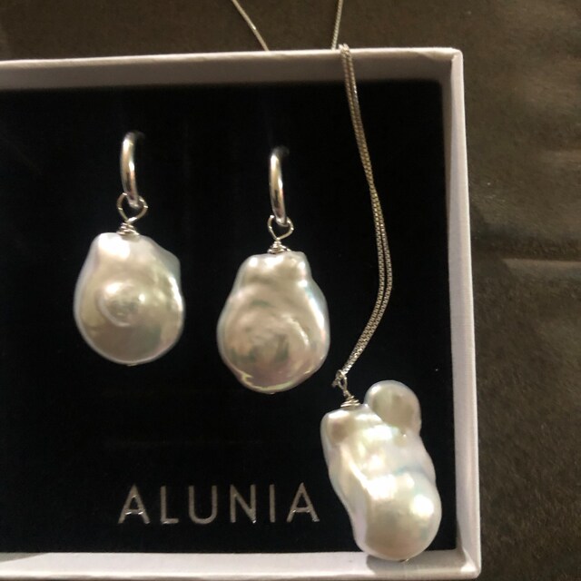 ピアス LESS IS MORE baroque pearl earrings Baroque Pearl Earrings Large Keshi Big Small Hoops Chunky