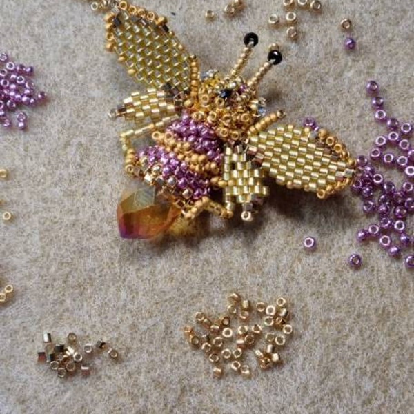 Austėja the Queen of Bees Beaded Pendant Tutorial, Seed Bead Pattern by ...