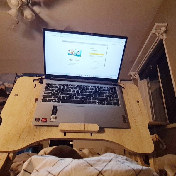 Laptop Desk Designed for Lying Down Sitting Posture, Helping to Relax ...