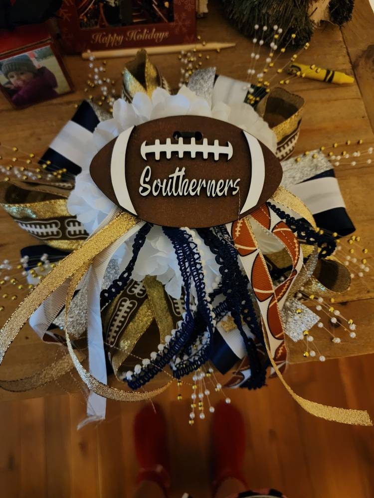 Football Mama Charm, Fußballtasche oder Auto Charm, Football Mom Anhänger, personalisierter Taschenanhänger, personalisierter Sportanhänger, Namensanhänger, Taschenanhänger,
