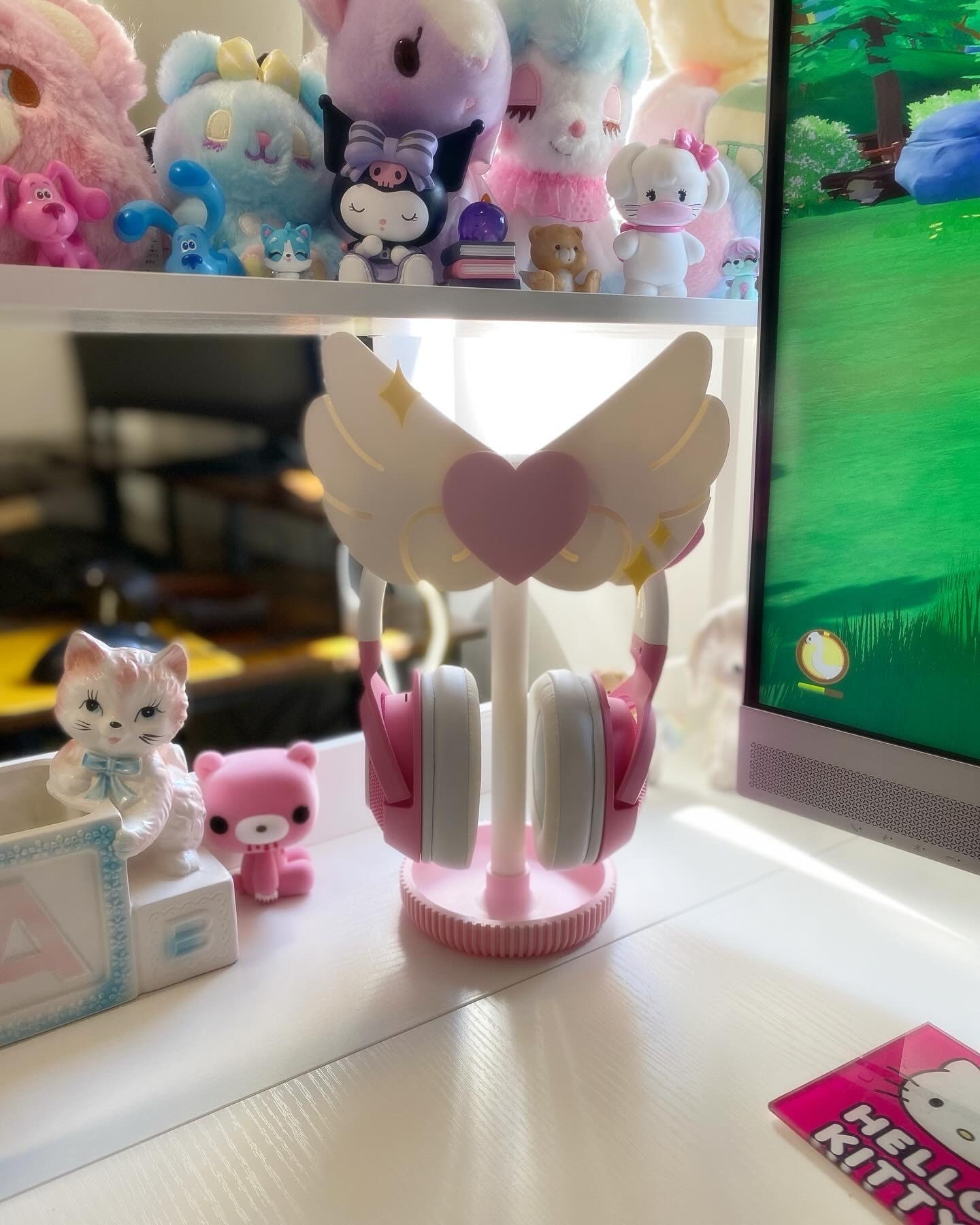 Angel Wings Headphone Stand - Elevate Your Desk Setup with Some Charm