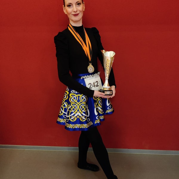 Irish Dance Classic GREEN Circular Skirt in SHINY LYCRA with PLAIN or EMBELLISHED waistband