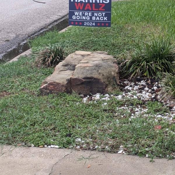 25 18x24 Full Color Custom Yard Signs - Printed Two Sides - Includes Stakes