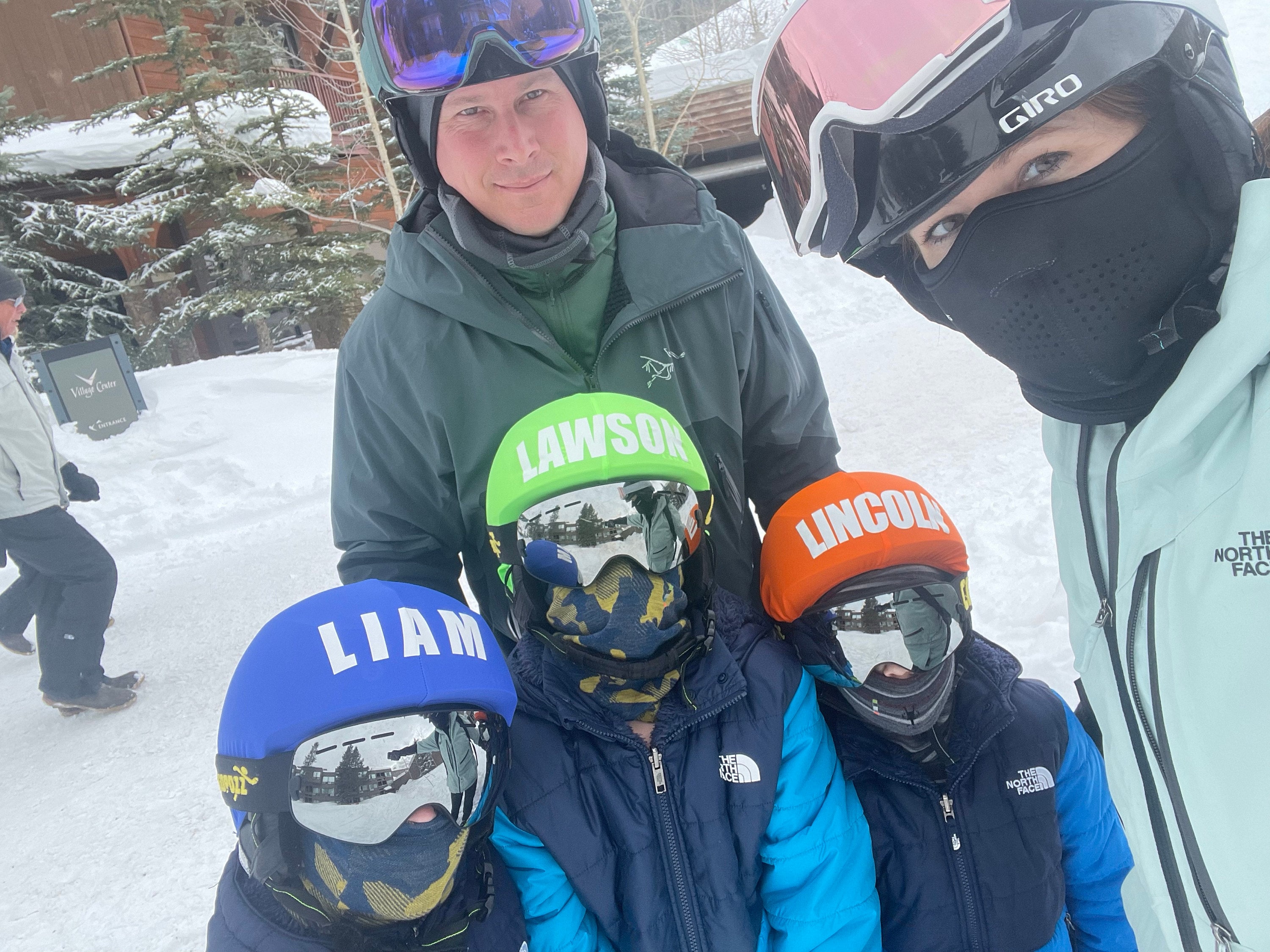 Custom helmet cover in universal size with logo / crest on FRONT (16 colors are available), couvre casque ski
