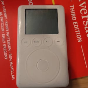 Apple iPod Classic 3rd Generation 20GB White (A1040) w/ New