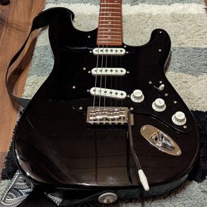 Pickguard en celluloïd coloré à 11 trous 3 plis pour guitares Pickguard en celluloïd coloré à 11 trous 3 plis pour guitares