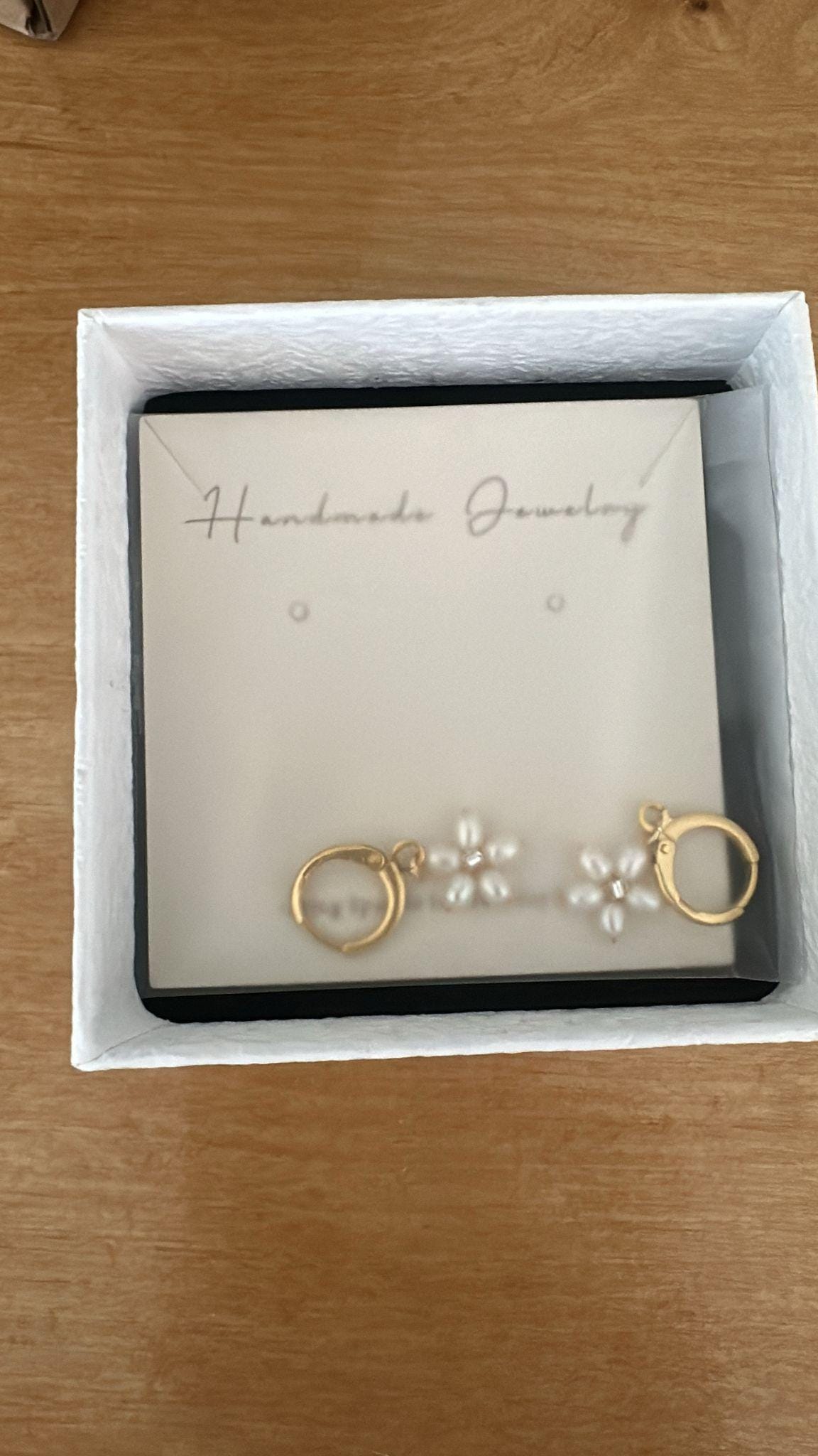 Freshwater Pearl Earrings,Dainty Flower Hoop Earrings,Daisy Pearl Earrings,Pearl Bracelet,Bridal Earrings,Wedding Earrings,Pearl Jewelry Set