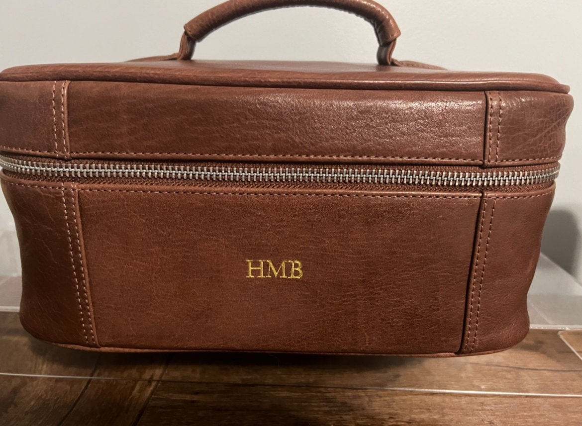Leather toiletry bag - Personalized gift for wife - Gift for mom - Anniversary gift - Cosmetic bag - Monogrammed makeup case - For daughter