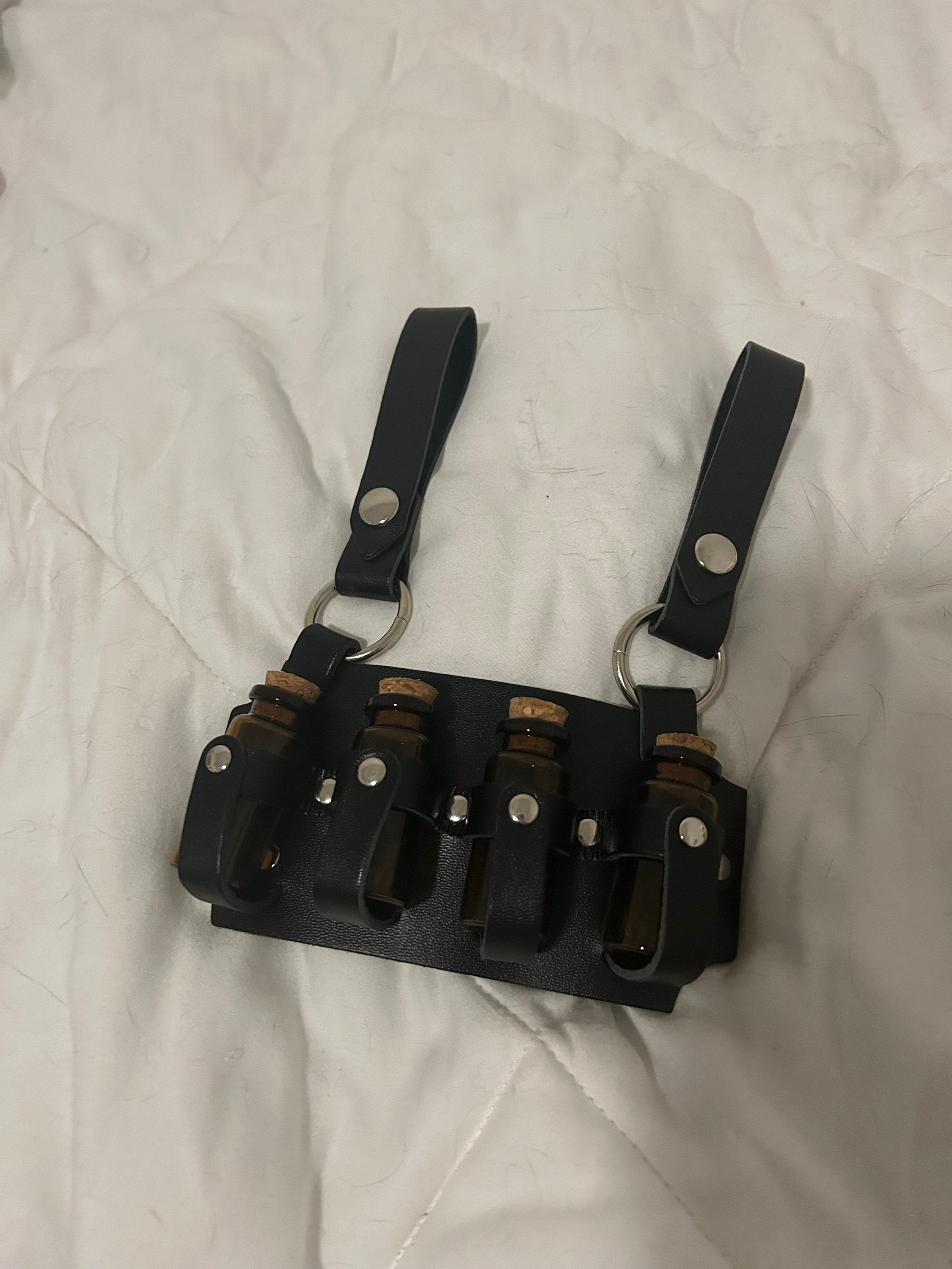 Vierfach-Fläschchenholster aus Leder