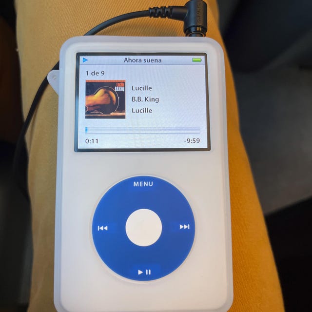 Apple iPod Classic - 第5世代、ホワイト＋ブルー（3000mAhバッテリー