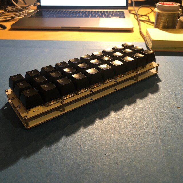 RGB または標準の Gherkin 30 キーおよび Gnapkin 36 キー PCB または