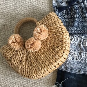 ラフィアポンポン（ループ付き） 工芸品、春の工芸品、ラフィア財布