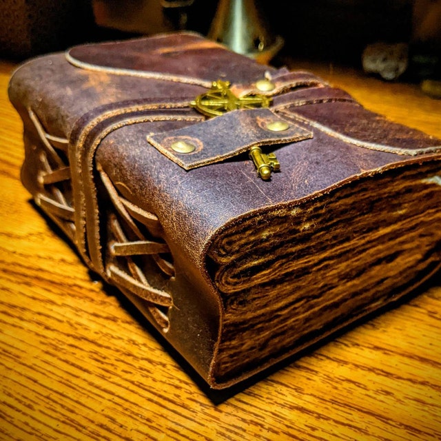Embossed Vintage Leather-Bound Journal – theleatherjournalstore