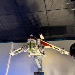 レゴ スターウォーズ UCS リパブリックガンシップ 75309 用壁掛け