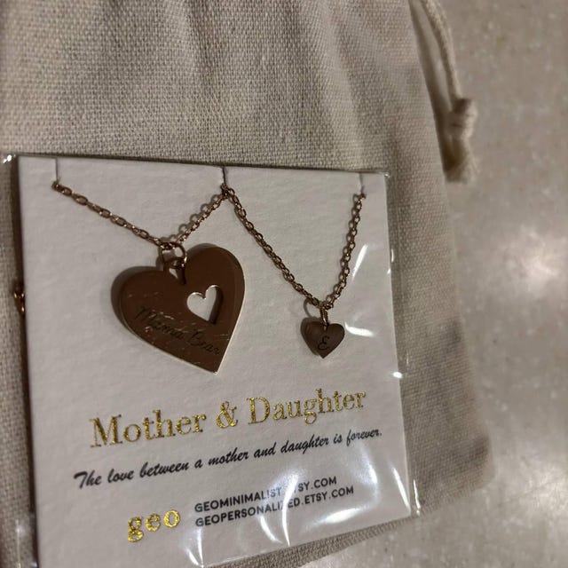 Collana Significativa Per Mamma, Acciaio Inossidabile, Incisa Con 'The Love Between A Mother & Daughter Is Forever', Regalo Per Festa Della Mamma, Compleanno