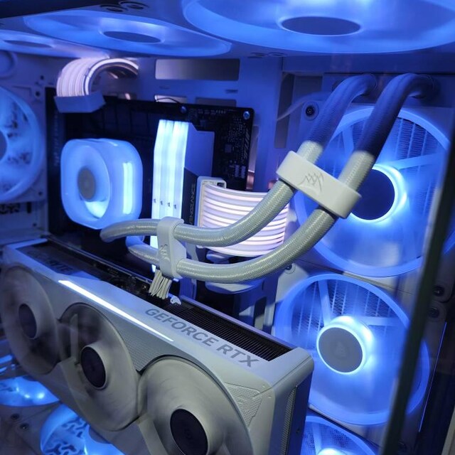 Jason’s blue-and-white PC build with AIO tube combs
