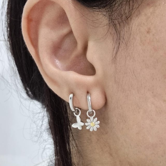 Kokoma Vintage Blue Daisy Flower Small Hoop Earrings For Women 925 Sterling Silver Daisy Huggie Hinged Hoops Cartilage Earrings Elegant Ear Jewelry Gifts For Birthday Party