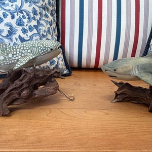 木製ジンベイザメの置物、野生動物の芸術彫刻、サメのコレクション
