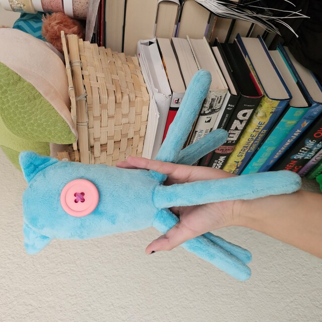 Coralin Kuscheltier-Set - 2-teilig Mit Coralin & Blauem Oktopus-Plüsch, Knopfaugen