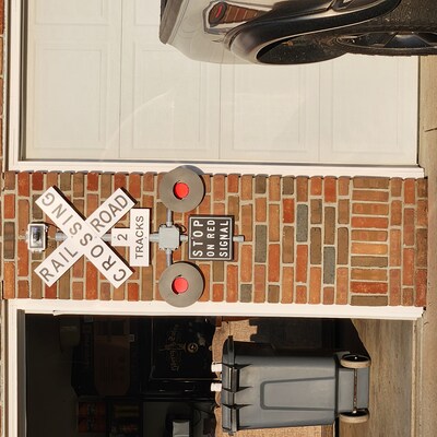 RAILROAD TRAIN CROSSING Signal Sign Kit With Flashing Led Lights Wall ...