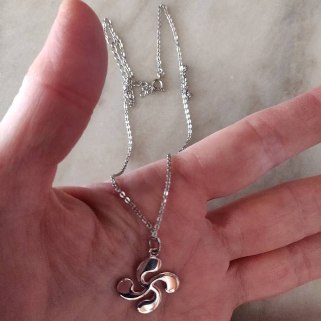 Ciondolo Medaglia Argento Rodiato A Forma Di Cuore Con Lauburu (Paesi Baschi) - Regalo Con Catena Inclusa - 4