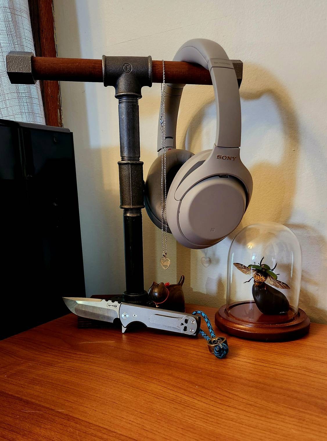Headphones stand, headset stand, headphone hanger, water pipe holder, dock,loft gift for him, music lover, for desk induastrial loft solid